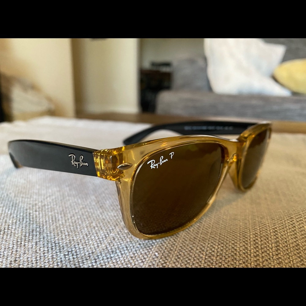 Like new Ray-Ban Wayfarer 945/57